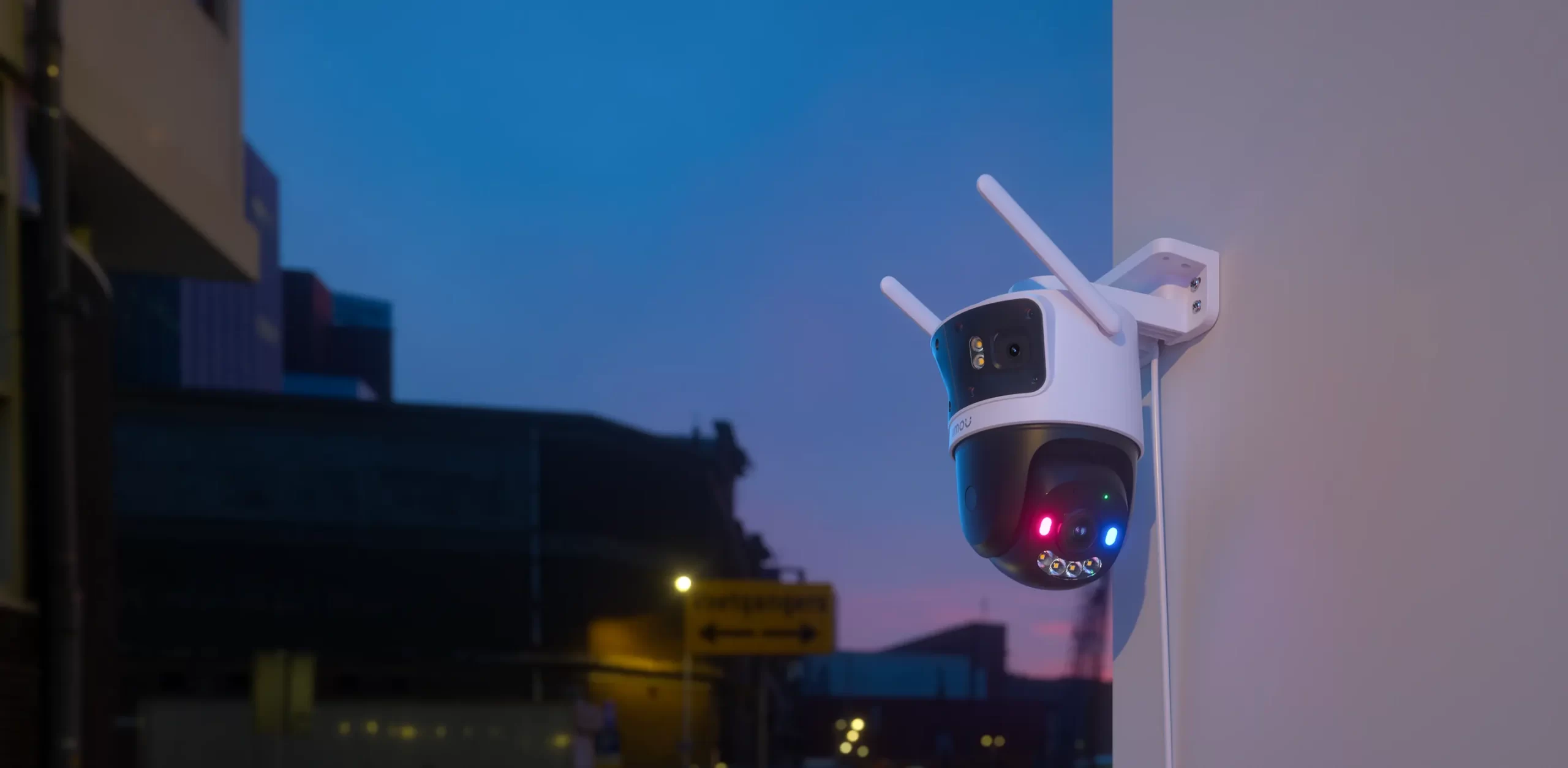 دوربینی برای آینده؛ با Cruiser Triple هرگز نگرانی بابت نقطه کور، کمبود حافظه، قطع ارتباط، یا نبود امکانات مدرن احساس نخواهید کرد.