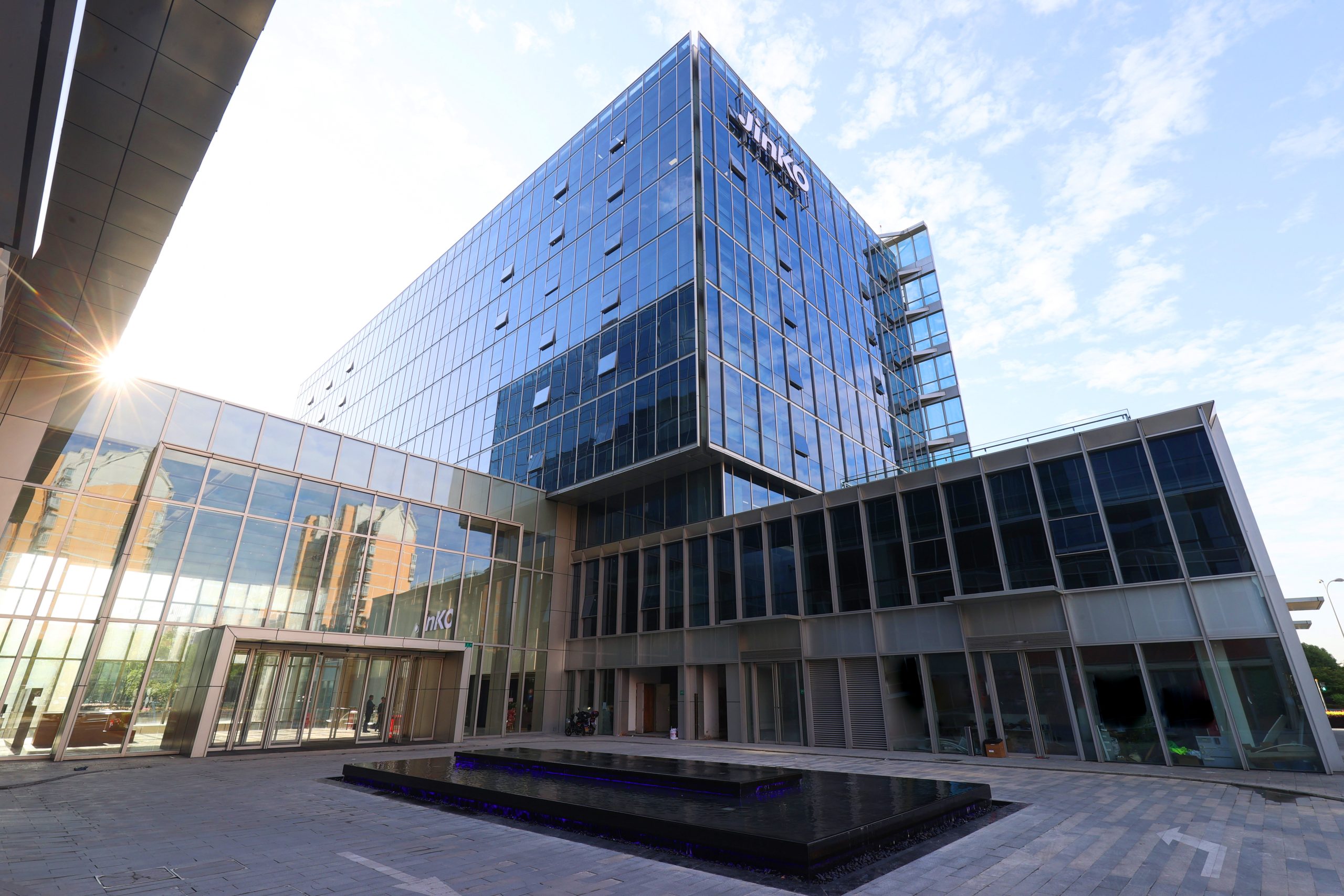 JinkoSolar: خلق آینده‌ای پاک و پایدار برای جهان!